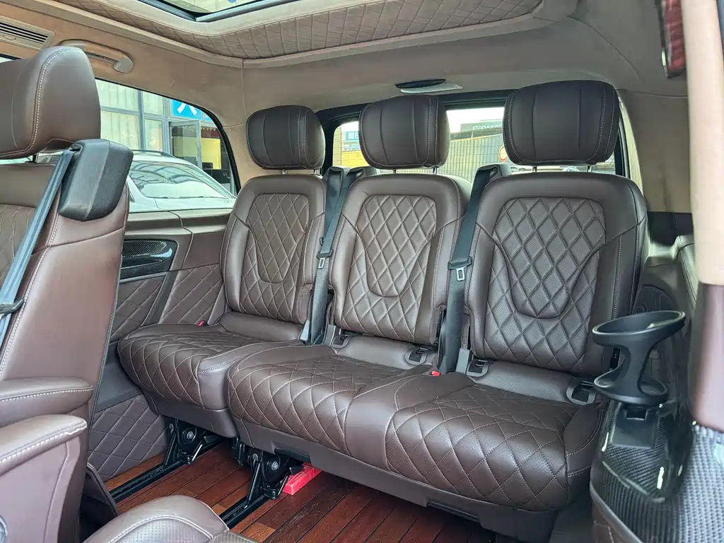 Mercedes-Benz V-Class 2018 — фото 24
