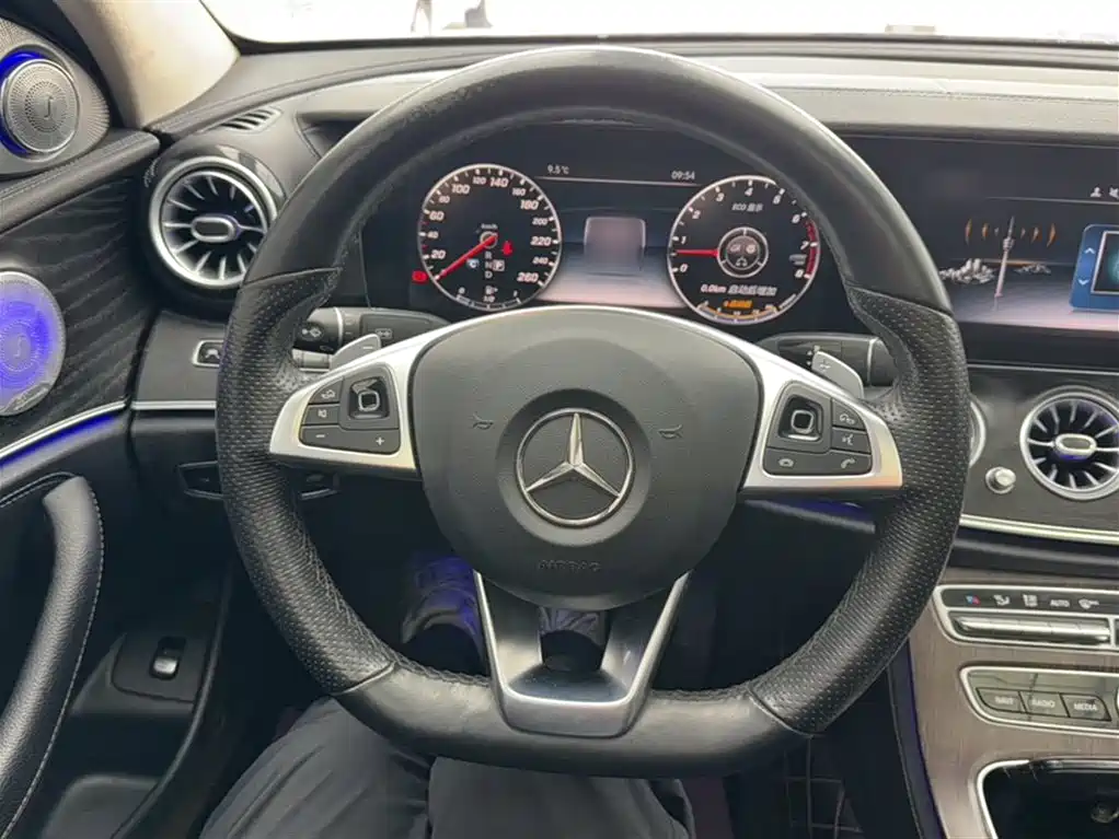 Mercedes-Benz E-Class 2017 — фото 13