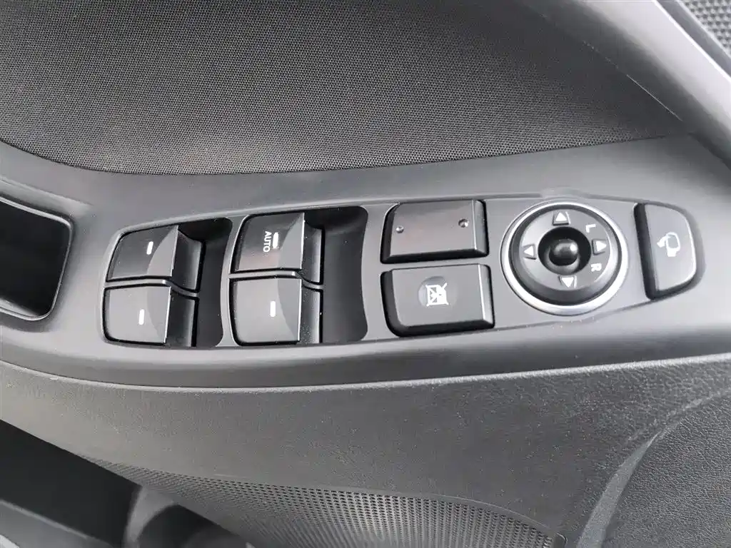 Hyundai Elantra Langdong 2017 — фото 9
