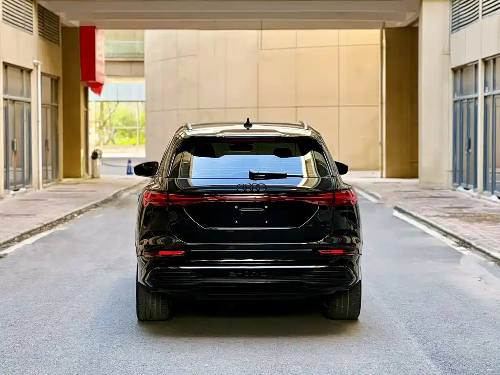 Audi Q5 e-tron 2023 — фото 9