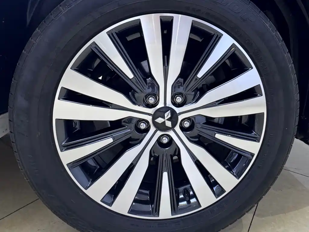 Mitsubishi Outlander 2021 — фото 25