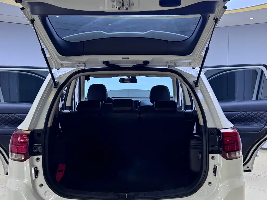 Mitsubishi Outlander 2021 — фото 24