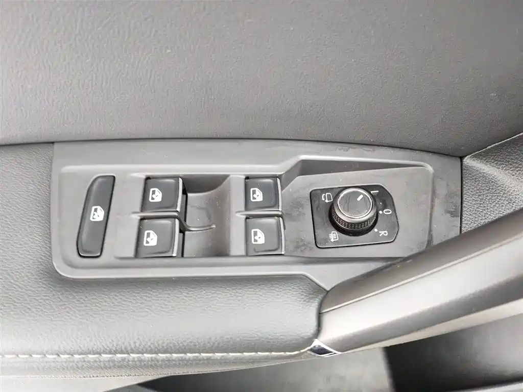 Volkswagen Tiguan L 2021 — фото 9