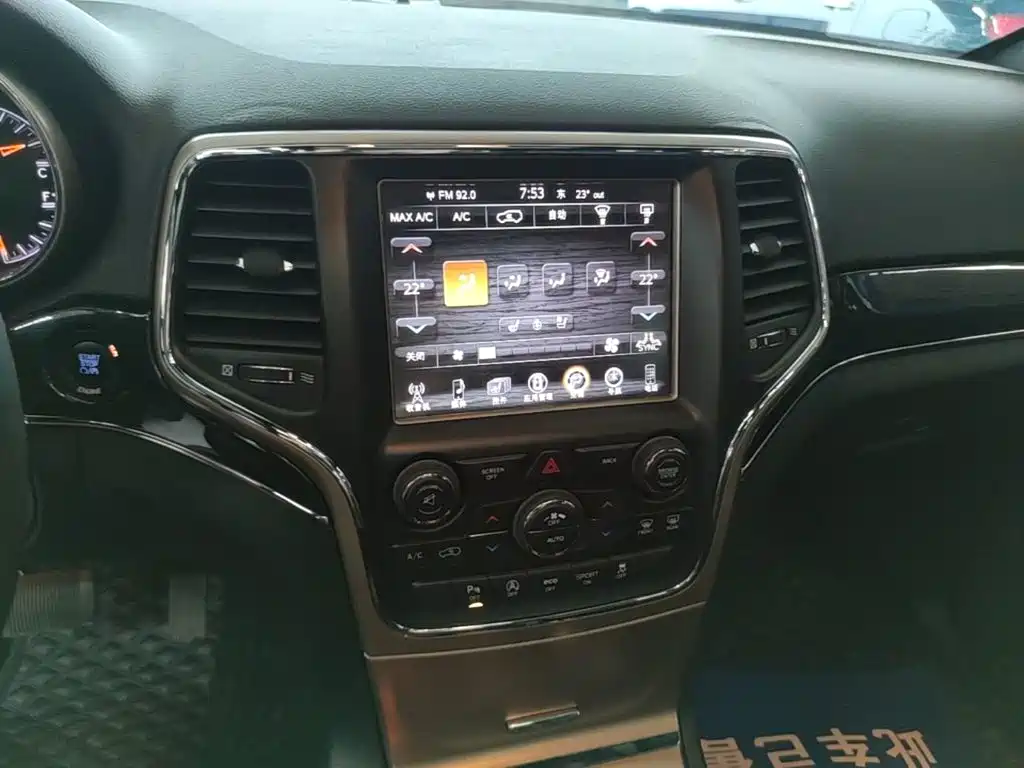 Jeep Grand Cherokee 2017 — фото 13