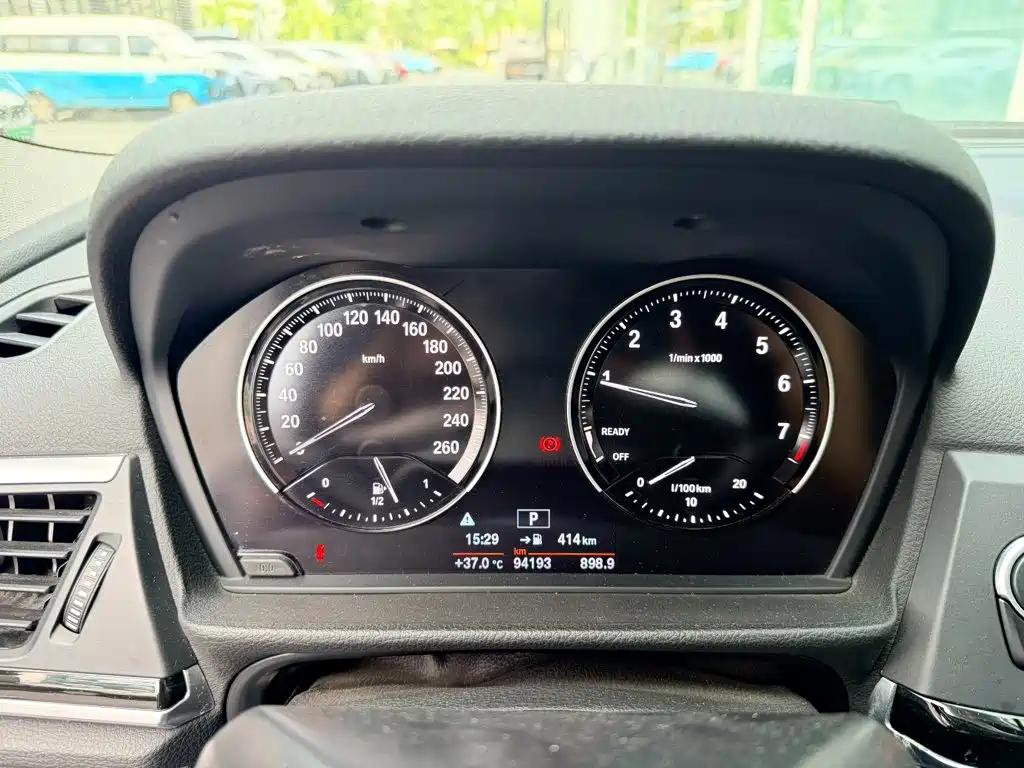 BMW 1 Series 2018 — фото 15