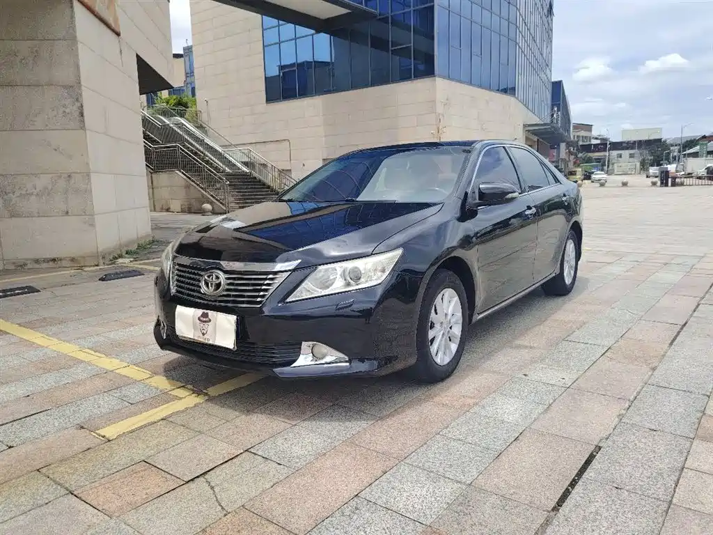 Toyota Camry 2013 — фото 1
