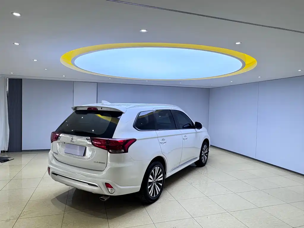 Mitsubishi Outlander 2021