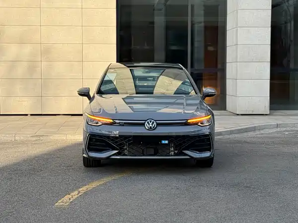 Volkswagen Golf 2025