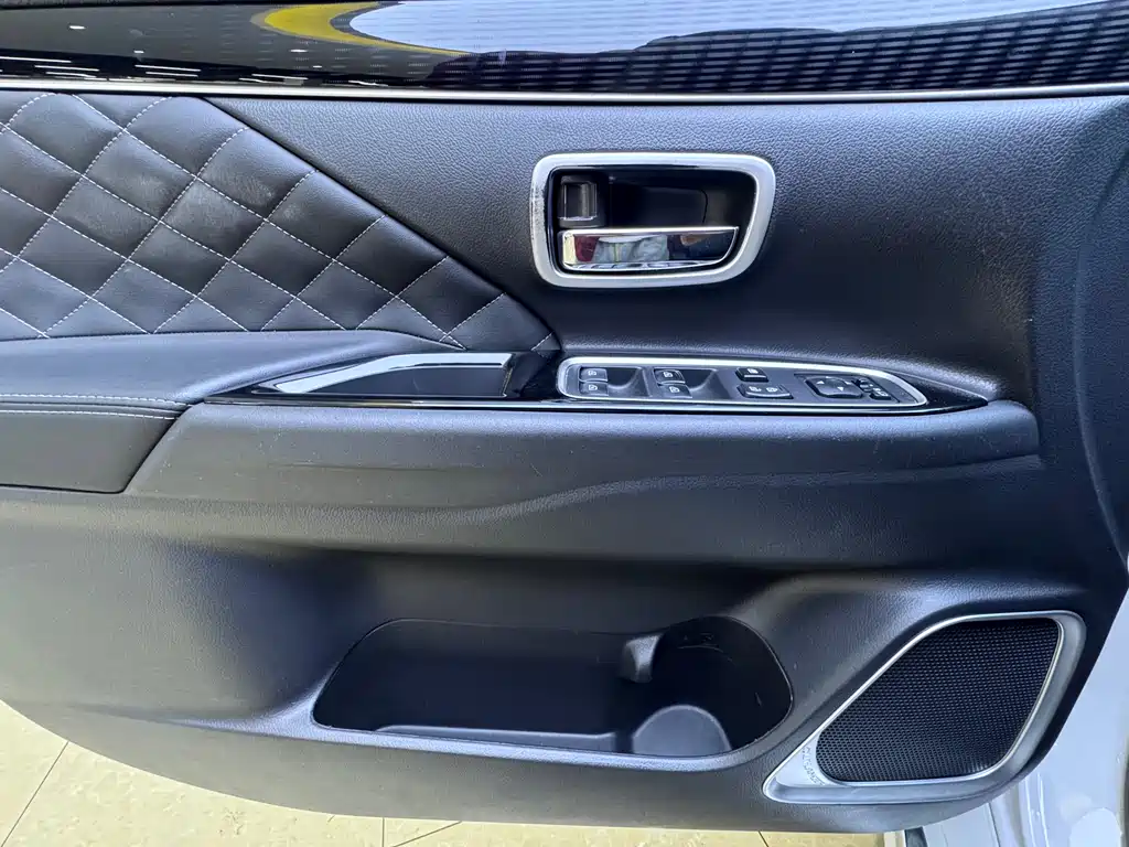 Mitsubishi Outlander 2021 — фото 14