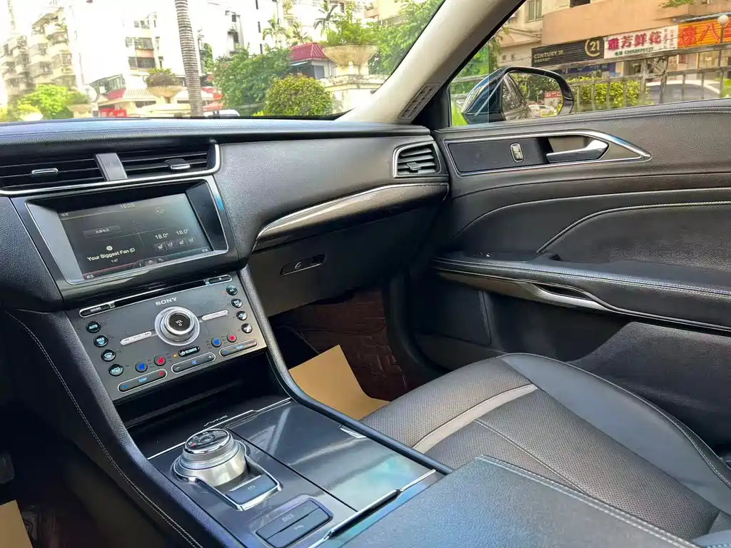 Ford Taurus 2017 — фото 15