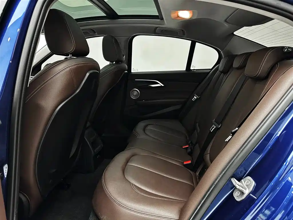 BMW 1 Series 2022 — фото 13