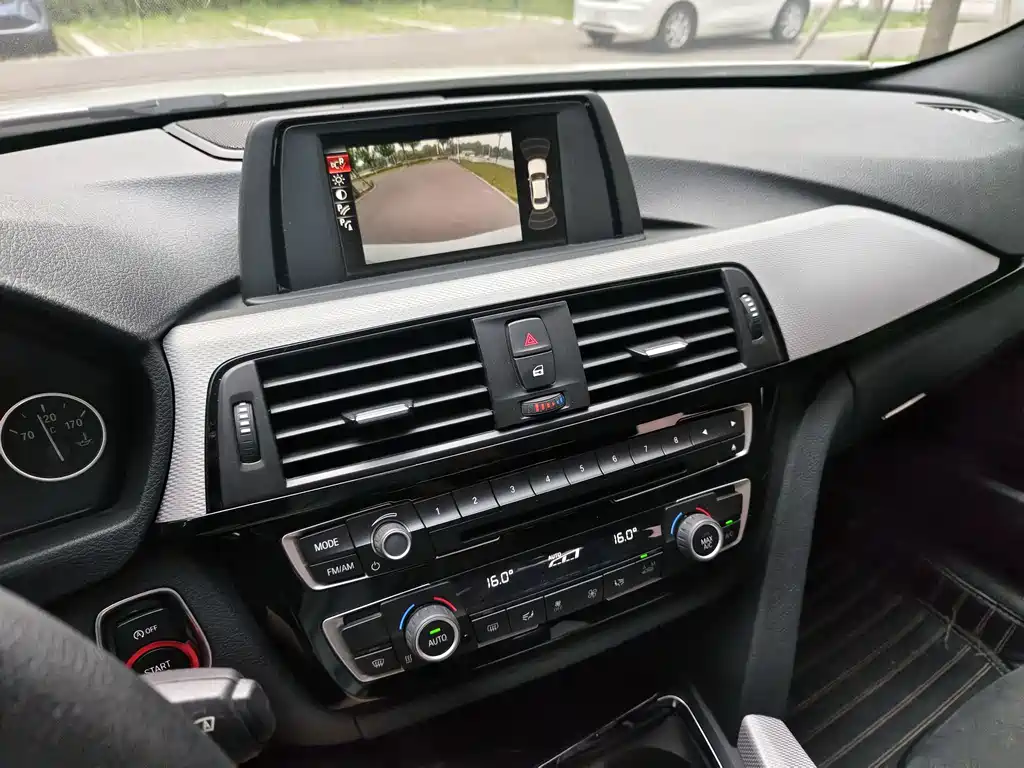 BMW 3 Series 2017 — фото 13