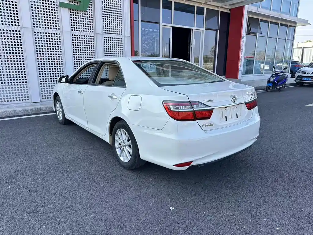 Toyota Camry 2016 — фото 27