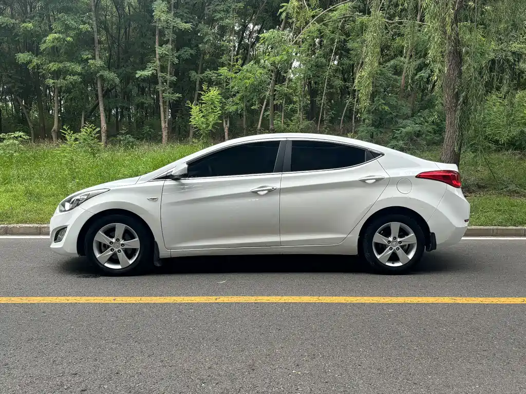 Hyundai Elantra Langdong 2013
