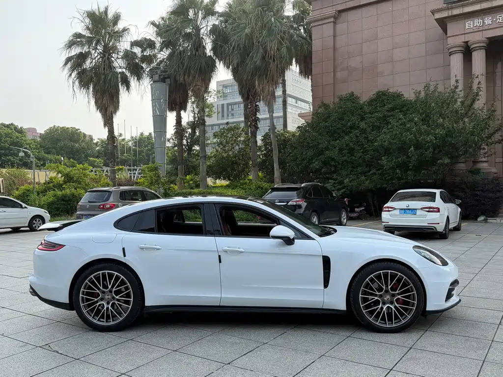 Porsche Panamera 2019 — фото 22