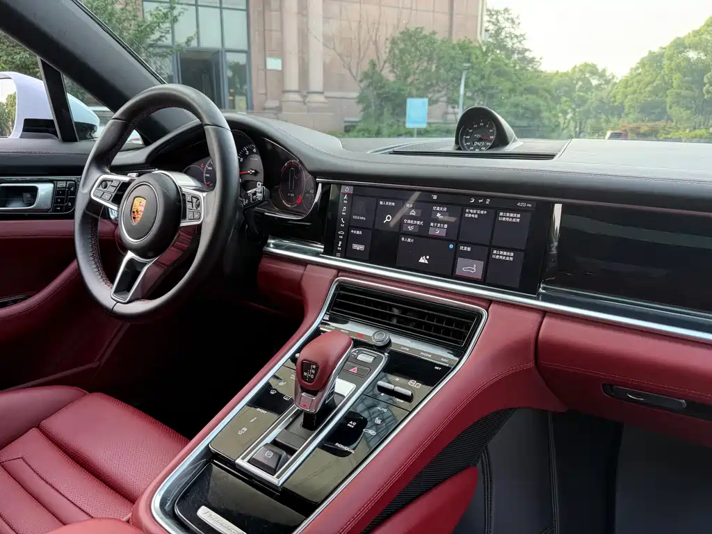 Porsche Panamera 2019 — фото 10