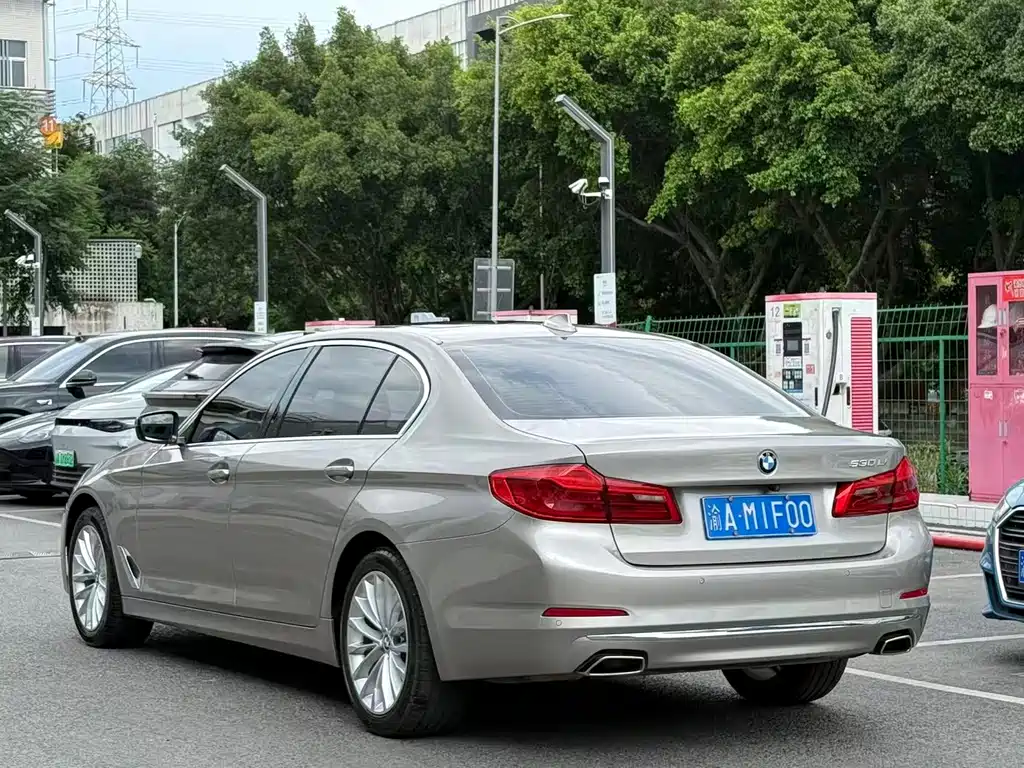 BMW 5 Series 2019 — фото 8