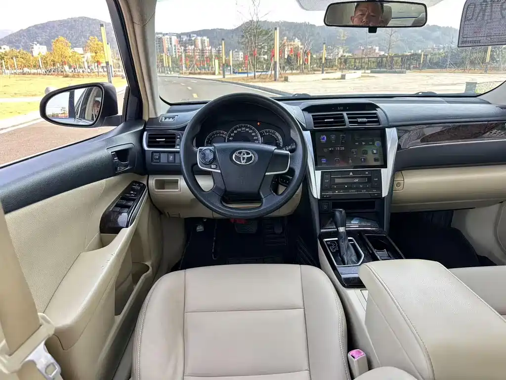 Toyota Camry 2016 — фото 17