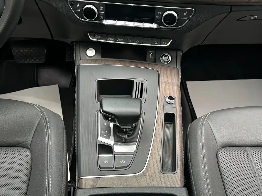 Audi Q5L 2023 — фото 12