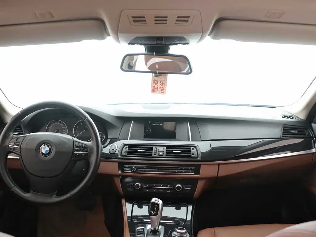 BMW 5 Series 2015 — фото 12