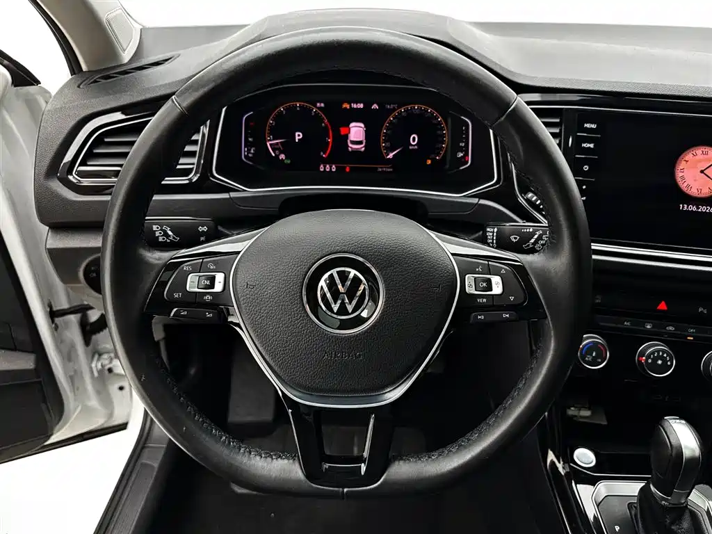 Volkswagen T-Roc 2023 — фото 19