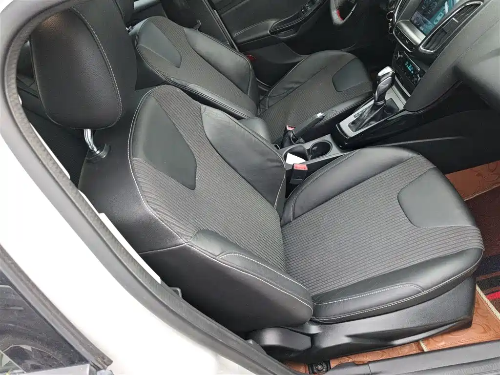 Ford Focus 2015 — фото 20