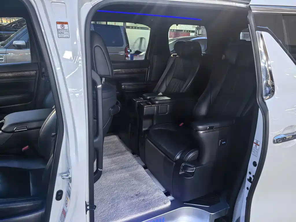 Toyota Alphard 2019 — фото 8