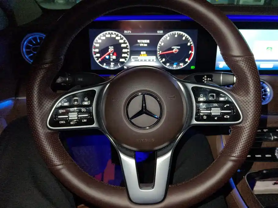 Mercedes-Benz E-Class 2019 — фото 15