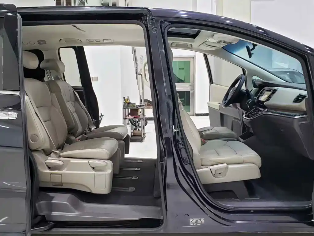 Honda Odyssey 2016 — фото 10