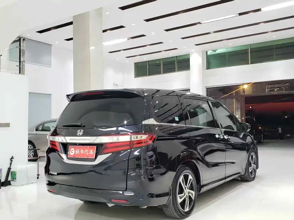 Honda Odyssey 2016 — фото 12