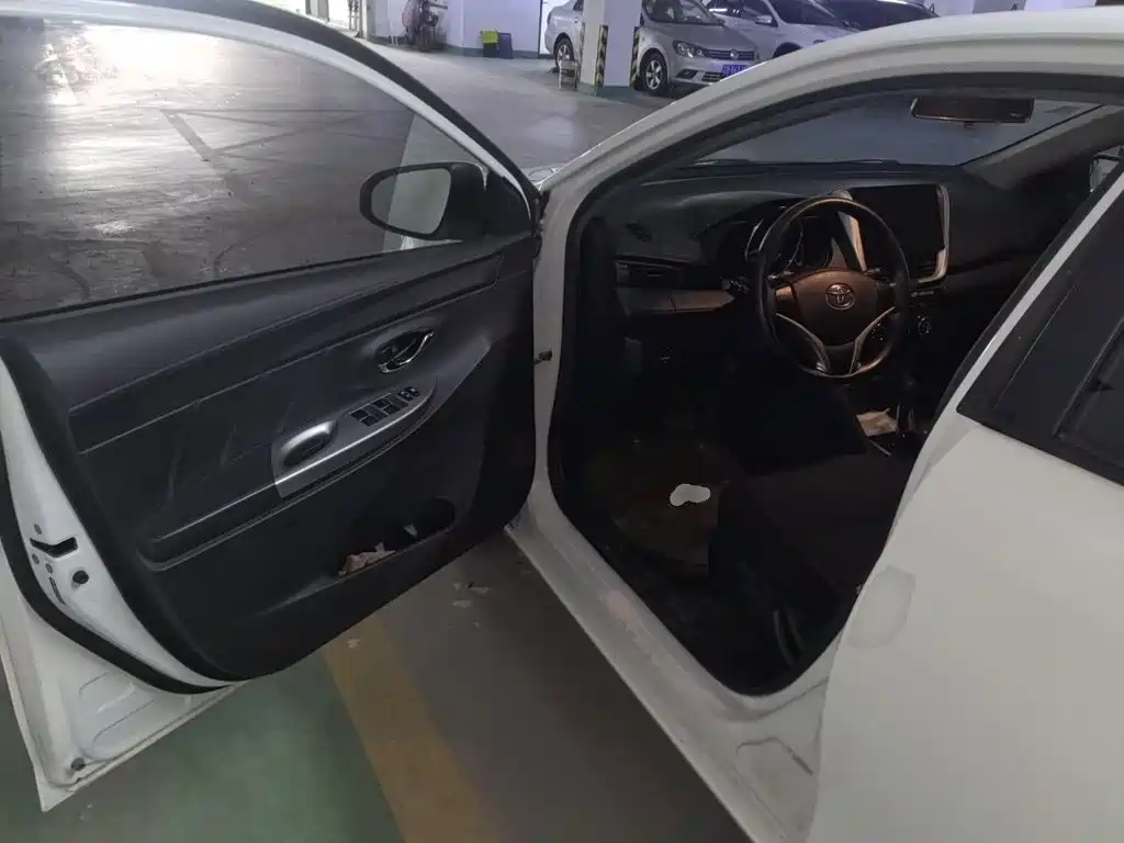 Toyota Yaris L 2018 — фото 14
