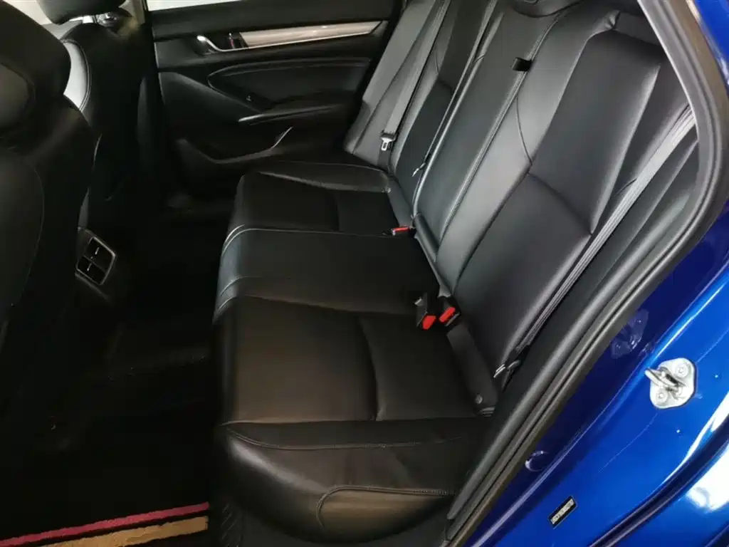 Honda Accord 2020 — фото 17