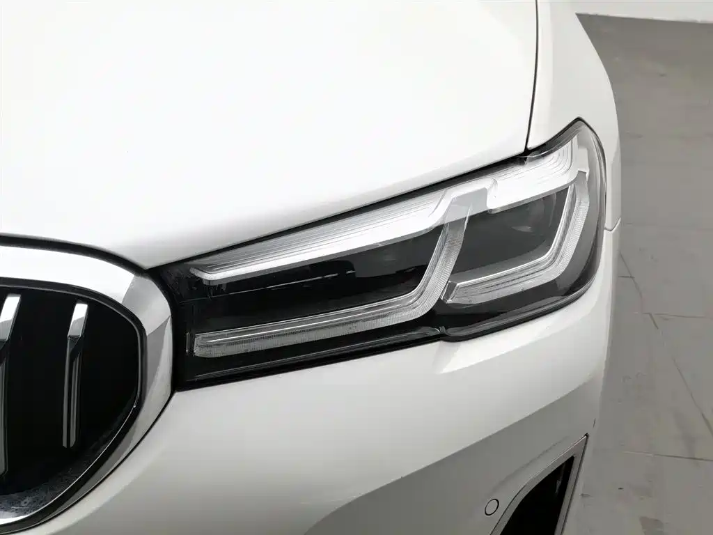 BMW 5 Series New Energy 2021 — фото 7