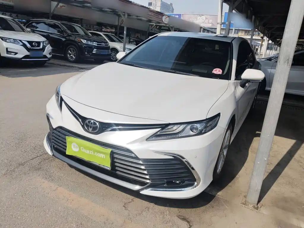 Toyota Camry 2022 — фото 1