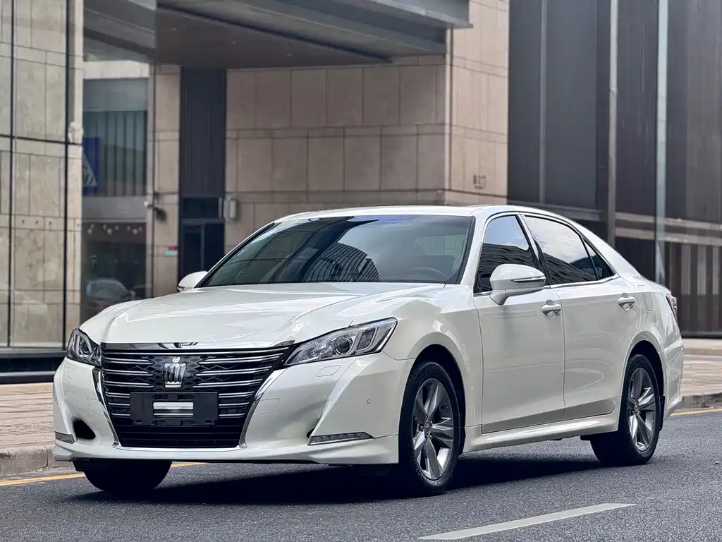 Toyota Crown 2016