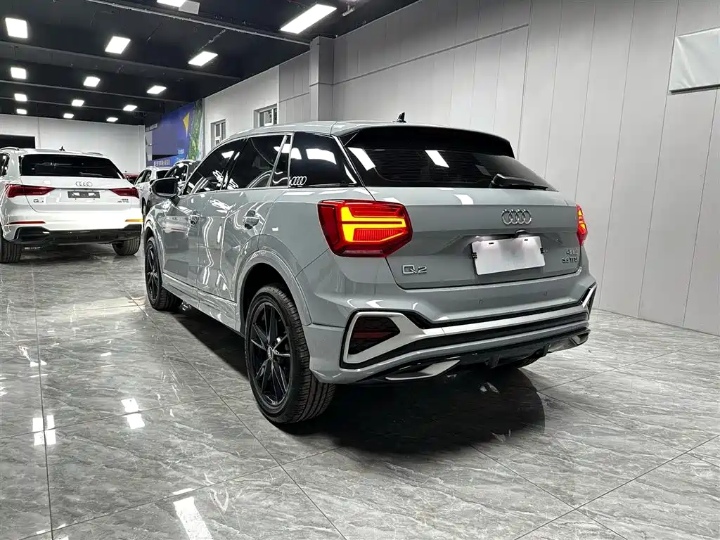 Audi Q2L 2023 — фото 4