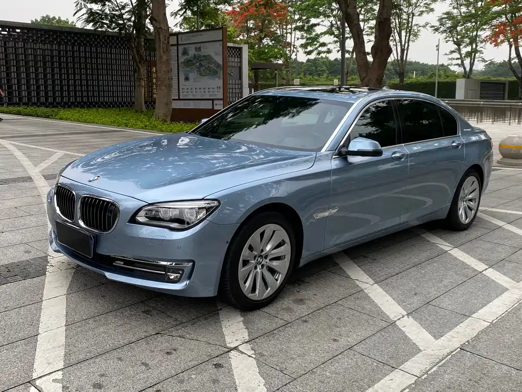 BMW 7 Series 2013 — фото 1