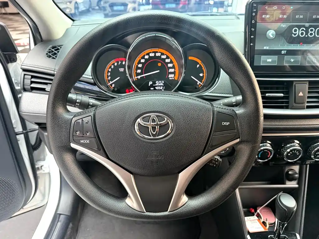 Toyota Yaris L 2022 — фото 6