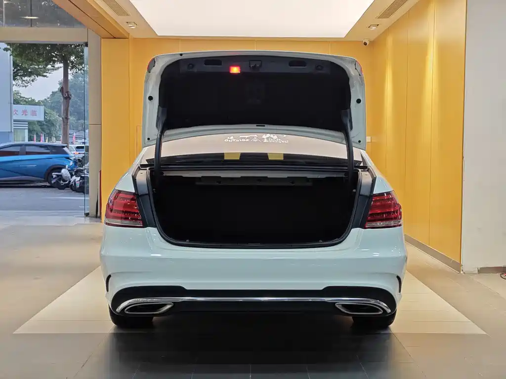 Mercedes-Benz E-Class 2015 — фото 27