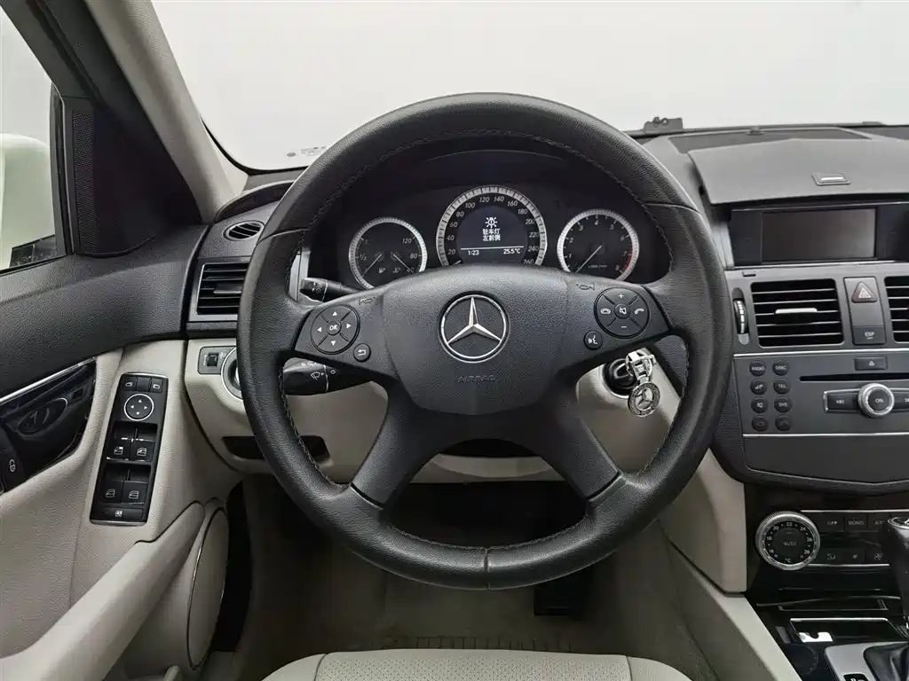 Mercedes-Benz C-Class 2010 — фото 11