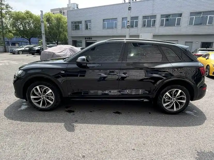 Audi Q5L 2023 — фото 11