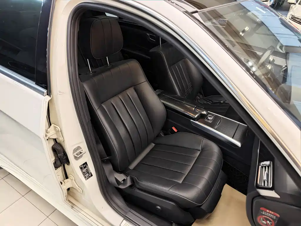 Mercedes-Benz E-Class 2015 — фото 33