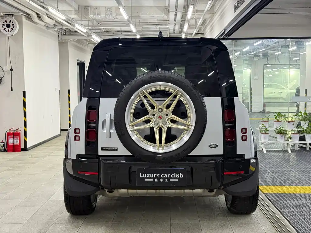 Land Rover Defender 2021 — фото 4