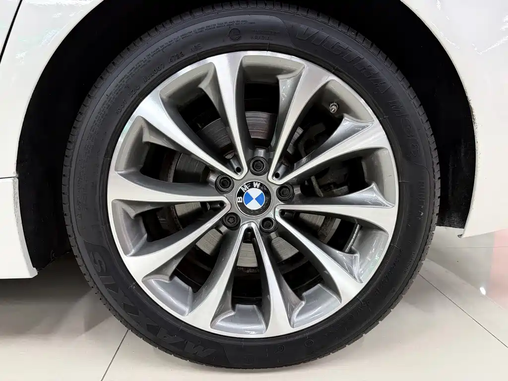 BMW 5 Series 2013 — фото 32
