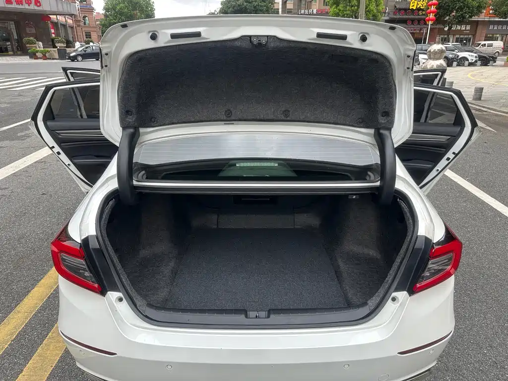 Honda Accord 2022 — фото 13