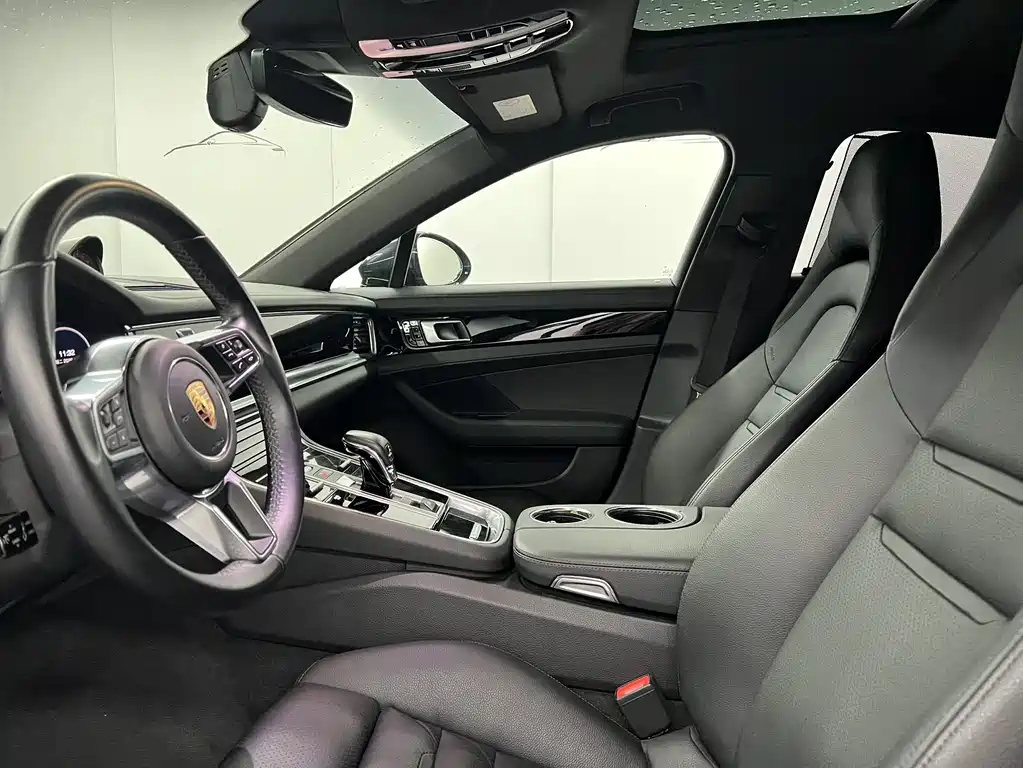 Porsche Panamera 2018 — фото 18