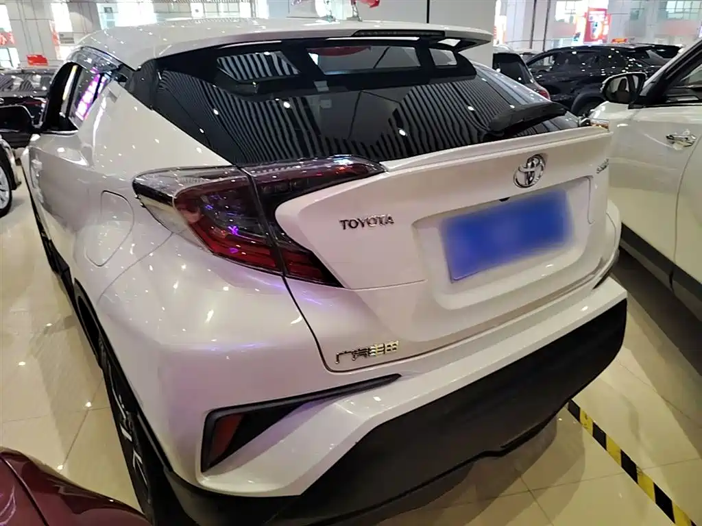 Toyota C-HR 2019 — фото 5