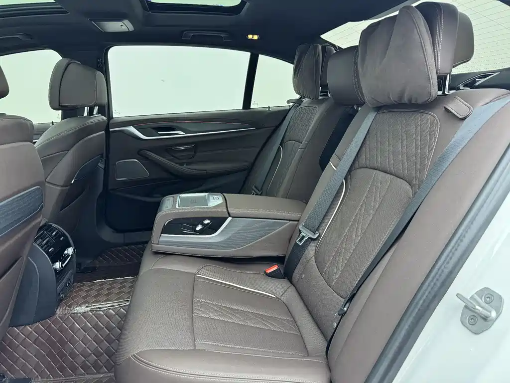 BMW 5 Series 2023 — фото 13