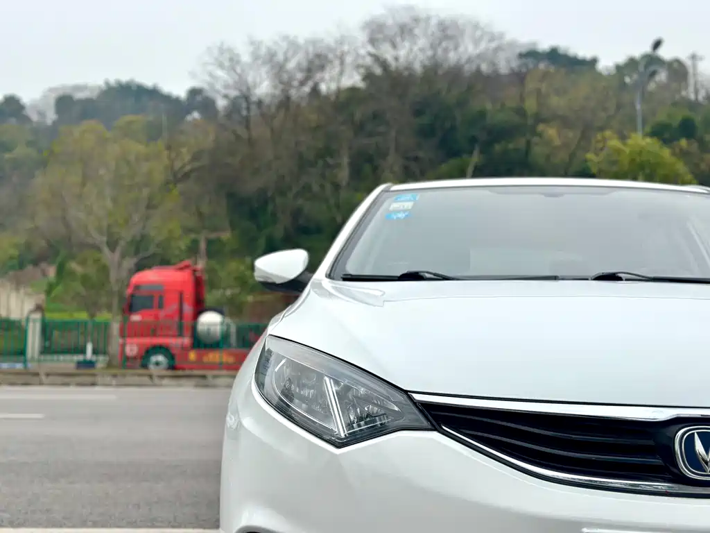 Changan Eado XT 2015 — фото 14