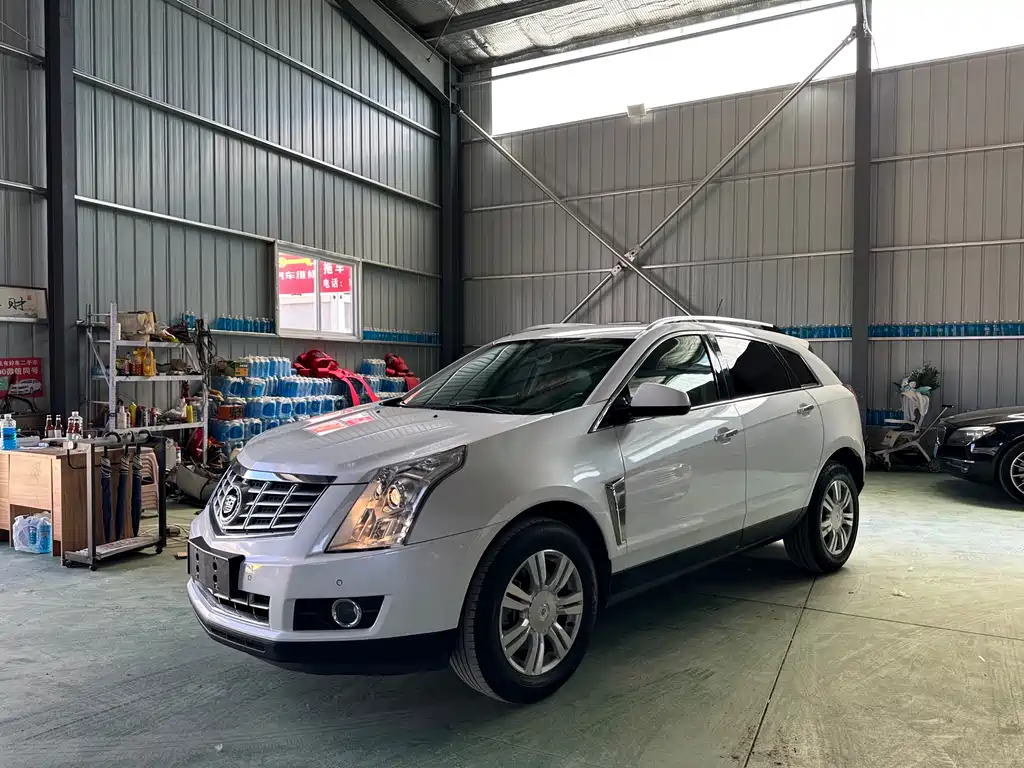 Cadillac SRX 2016 — фото 1